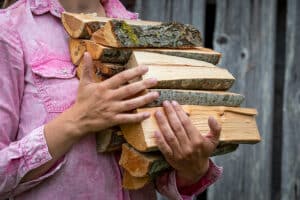 5 Wood-Storing Tips for Dry Firewood